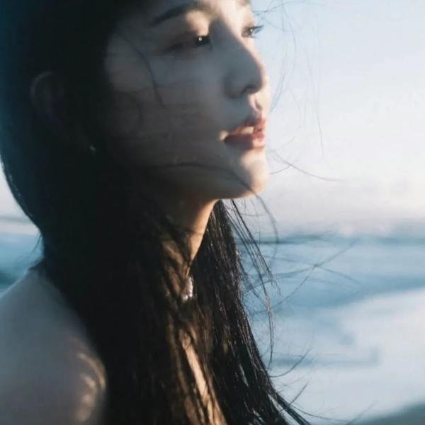 女士万岁海报